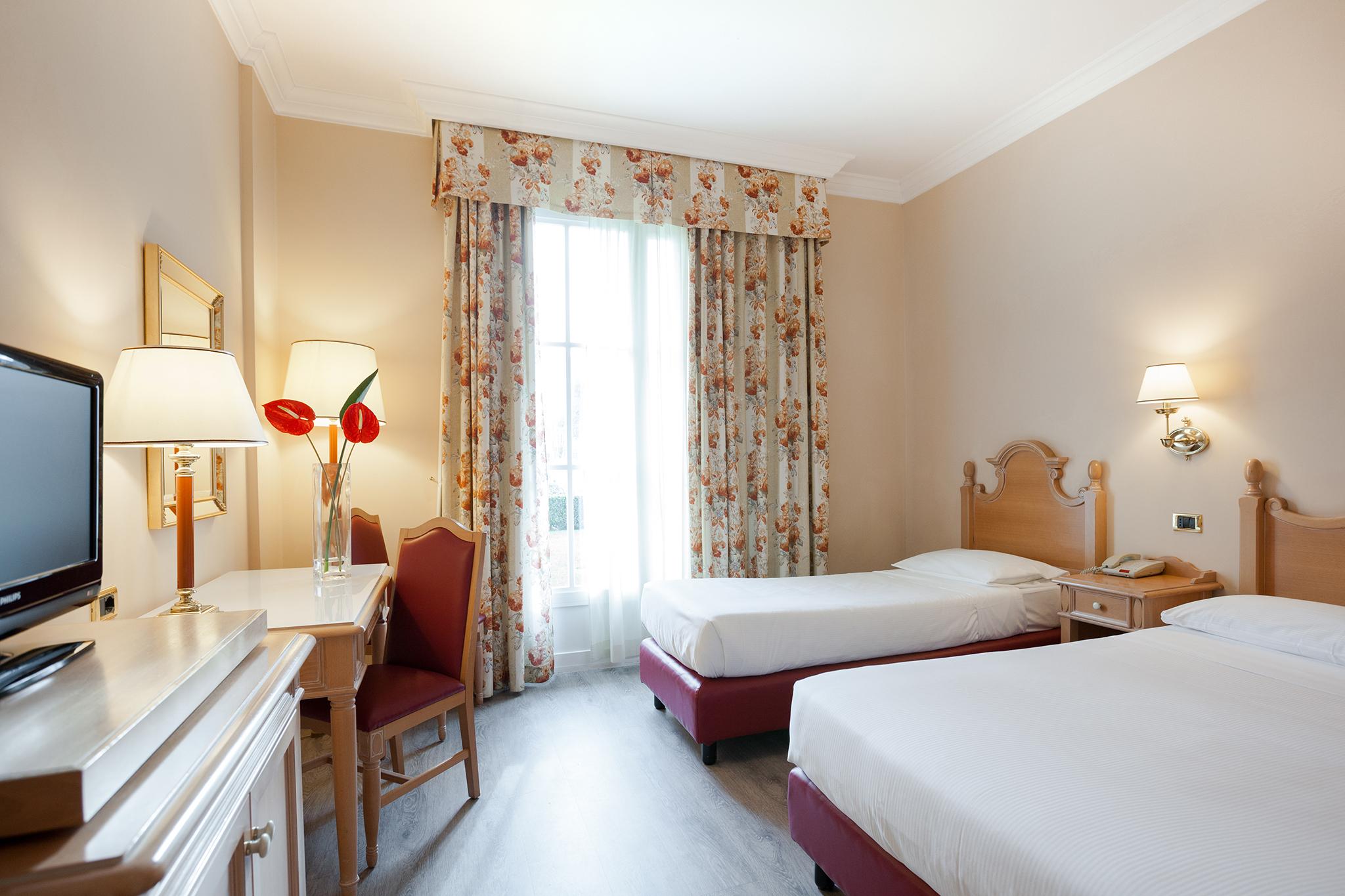 Gardaland Hotel Castelnuovo del Garda Esterno foto